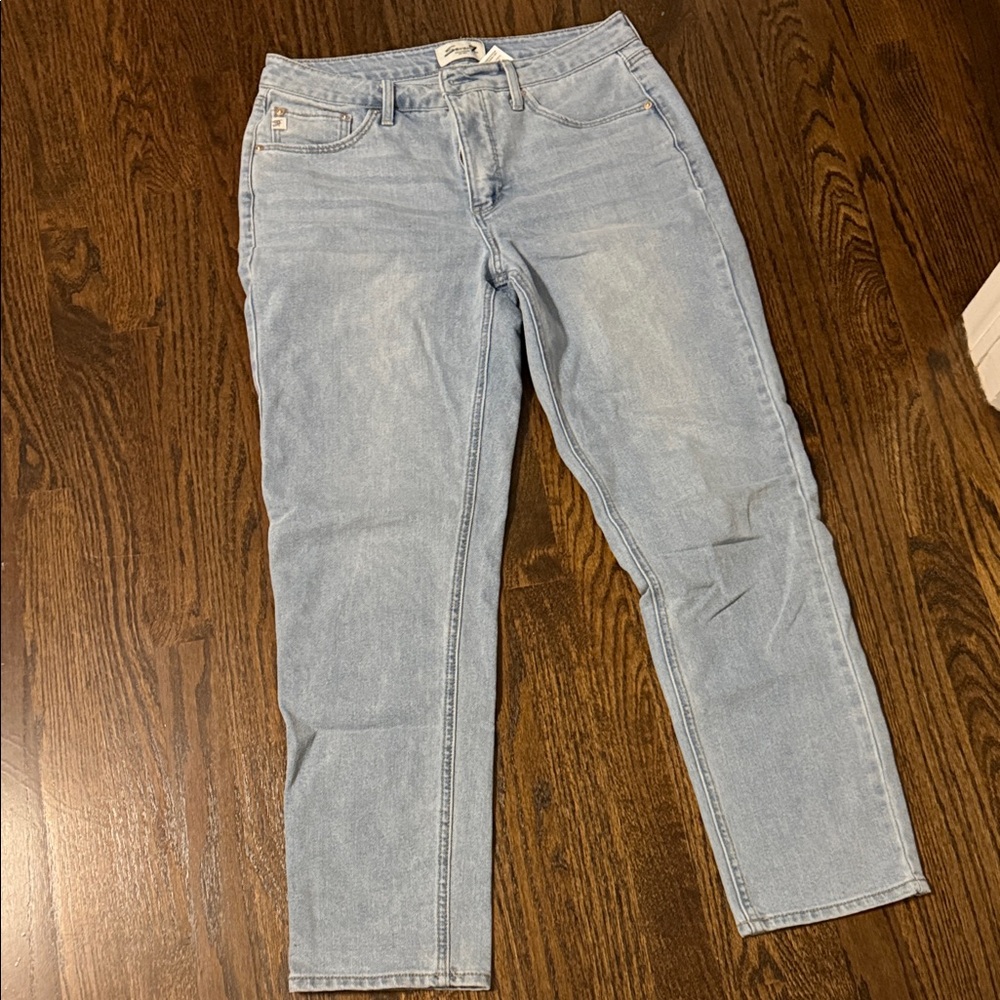 Seven7 Women’s Straight Leg Jeans Size 8 Light Wash Preloved